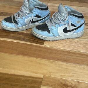 Jordan 1 Mid Ice Blue